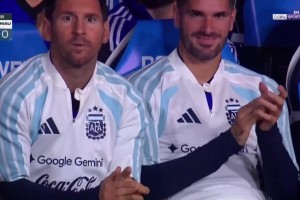 阿根廷再下一城！帕斯主罚任意球直接破门！梅西替补席鼓掌！