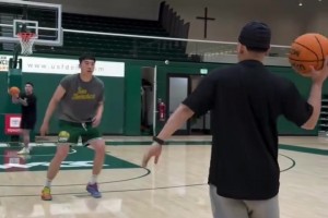 继续练级！王俊杰训练转身三分投射：盼7月再为中国男篮做贡献！