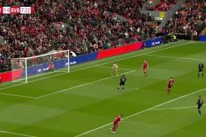 真老了身材稍稍发福！杰拉德转身打门没踢上，全场球迷叹息