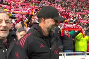 这一刻属于利物浦！YNWA响起，渣叔动容！