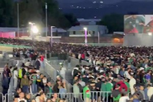 世界杯怎么办❓墨西哥对葡萄牙开始15分钟，大量球迷被堵在外面